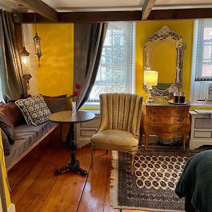 Silk Queen Room